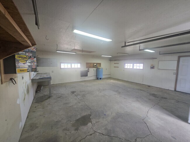 Building Photo - 11 Ball Ln