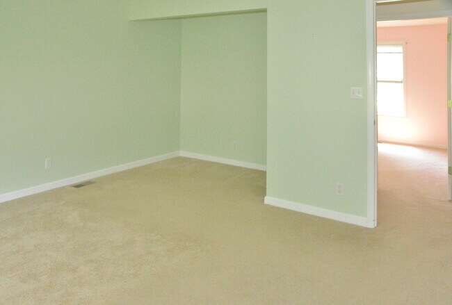 Building Photo - 534 Eagle Ridge Dr