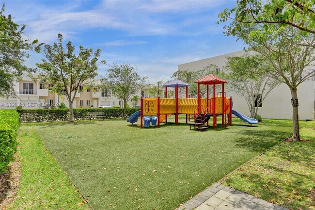 Building Photo - 10265 NW 72nd Terrace
