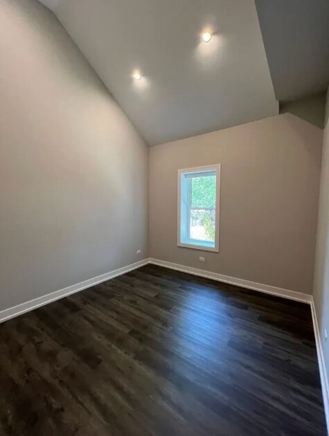 Building Photo - 4851 N Claremont Ave