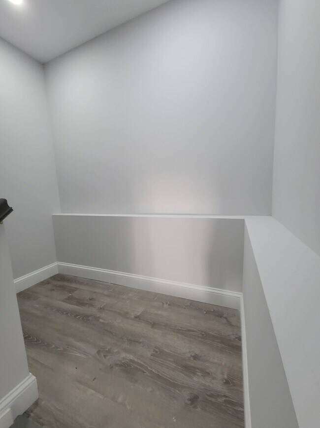 Building Photo - 31 Bouton St