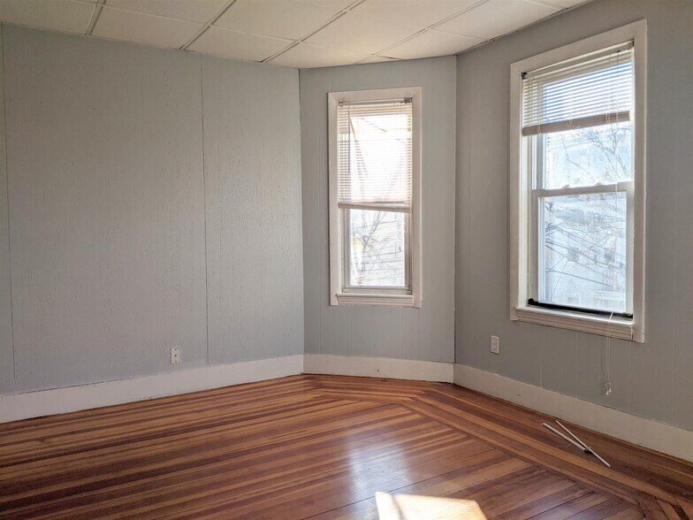 Building Photo - 25 Belknap St