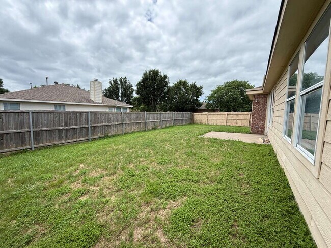 Building Photo - 1100 Alexandria Dr