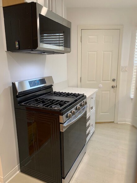 Building Photo - 1260 N Detroit St