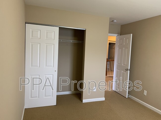Building Photo - 400 Regulators Way