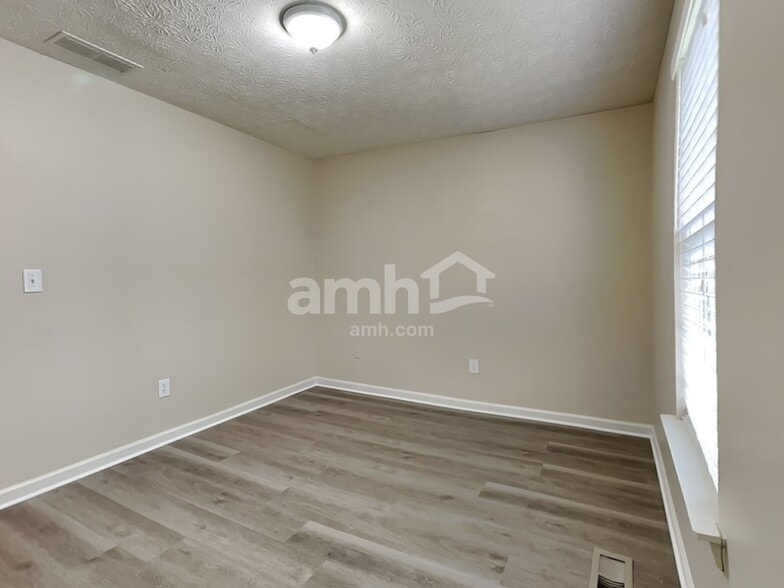 Building Photo - 5410 Lakebrooke Run