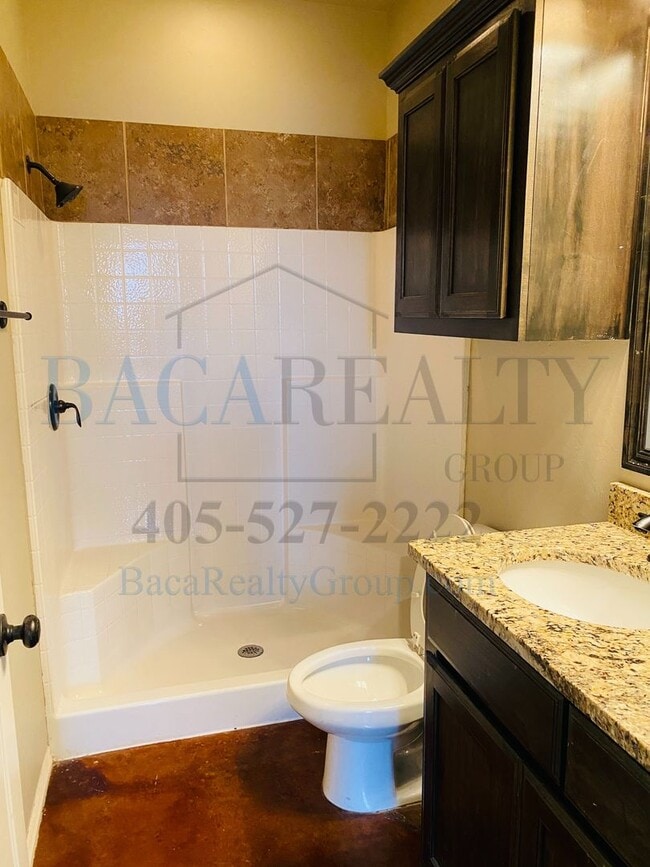 Building Photo - 3br 2ba duplex with 2 car garage!