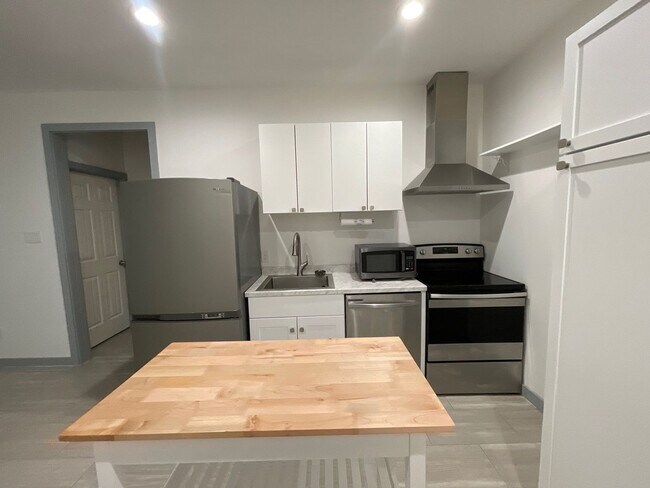 Building Photo - 5226 Ridgevan St