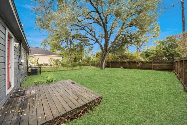 Building Photo - 6817 Anderson St