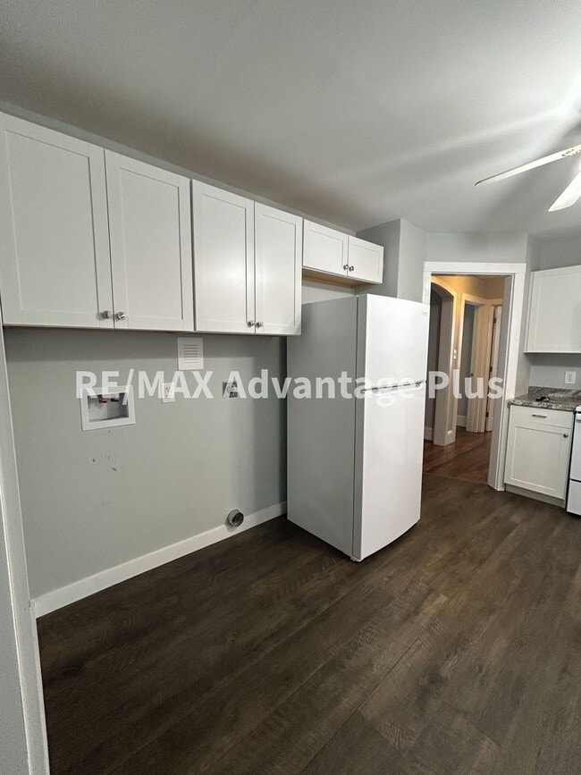 Building Photo - 3-Bedroom Home in Town of Blackstone!
