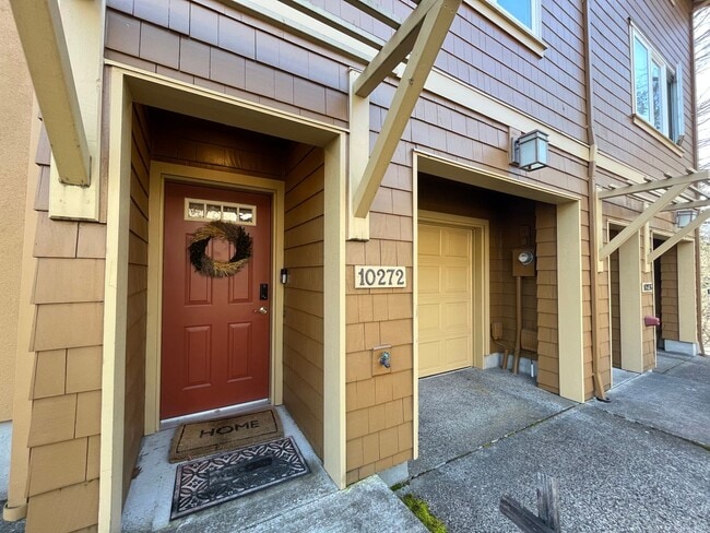 Building Photo - Incredible Forrest Park Townhome!! 2 bedroom, 2 bath, HUGE attached Garage!