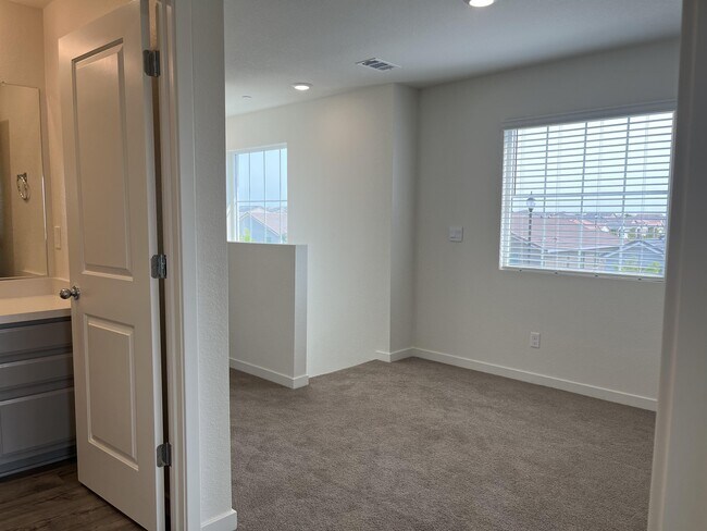 Building Photo - 3093 Pruett Dr