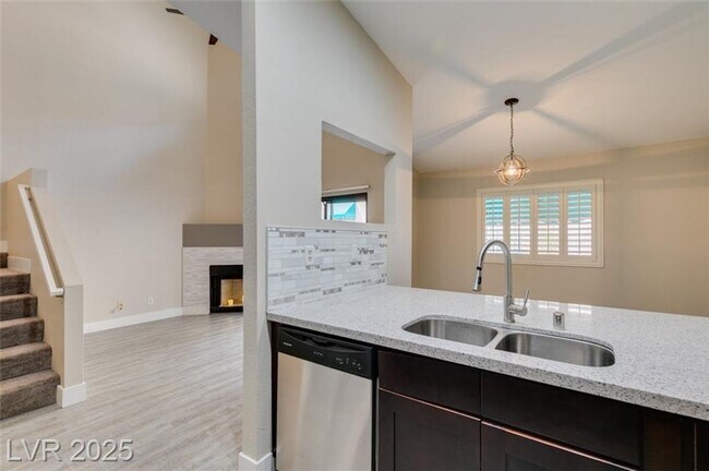 Building Photo - LOCATED IN GATED COMMUNITY JUST MINUTES FR...