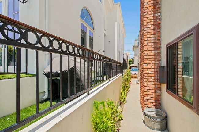 Building Photo - 21-23 Privateer Street