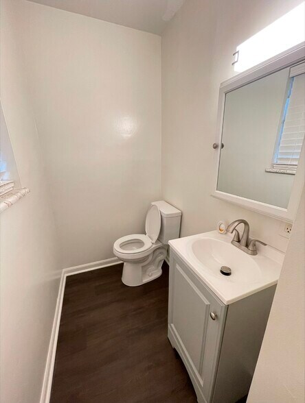 Building Photo - 15905 Waycross Dr