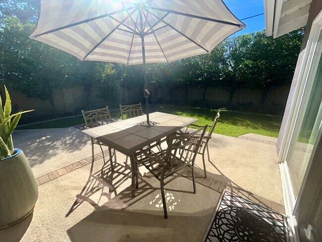 Building Photo - Beautiful Fully Furnished 4Bed/2Bath Home for Rent