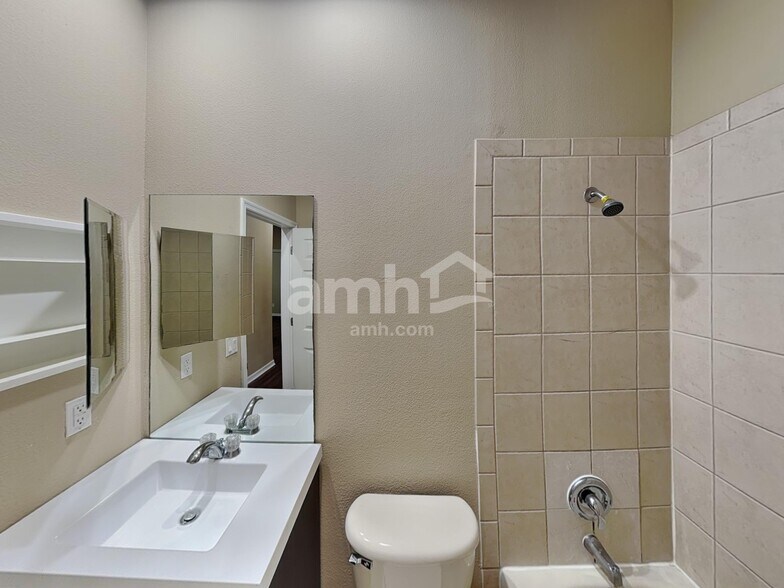 Building Photo - 1714 Cedar Lake Dr