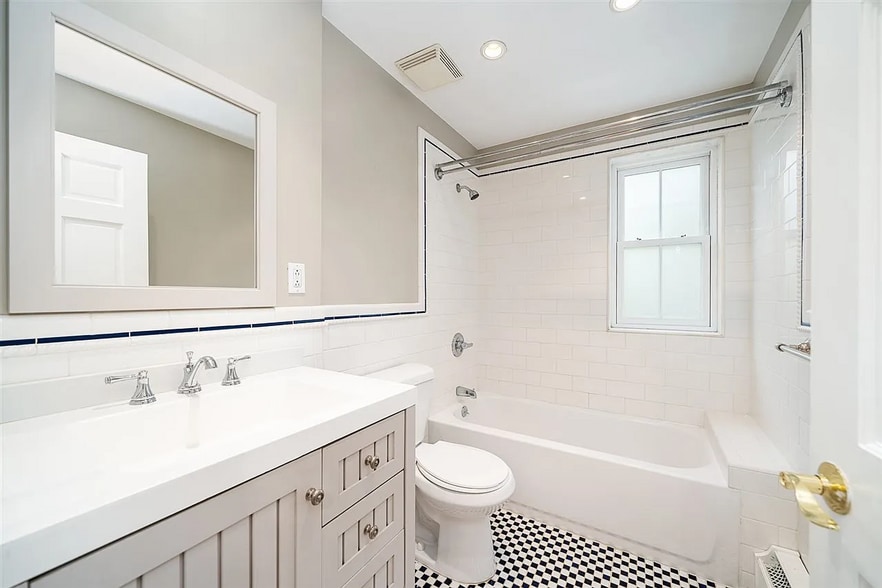 Building Photo - 116 Garden St