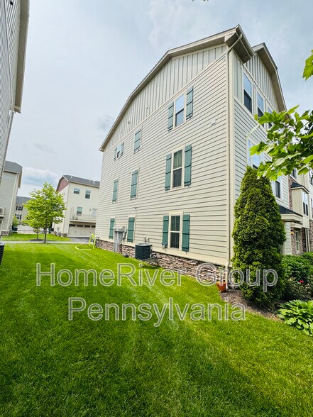 Building Photo - 426 Fairmont Dr