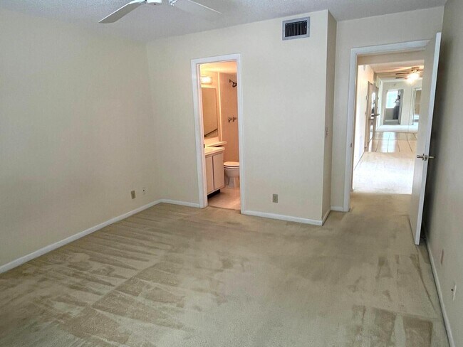 Building Photo - 531 Shady Pine Way