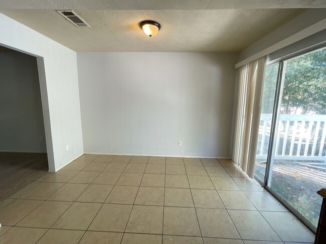 Building Photo - 3127 Glen Spring Dr