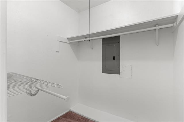 Building Photo - 2804 Royal Oaks Dr