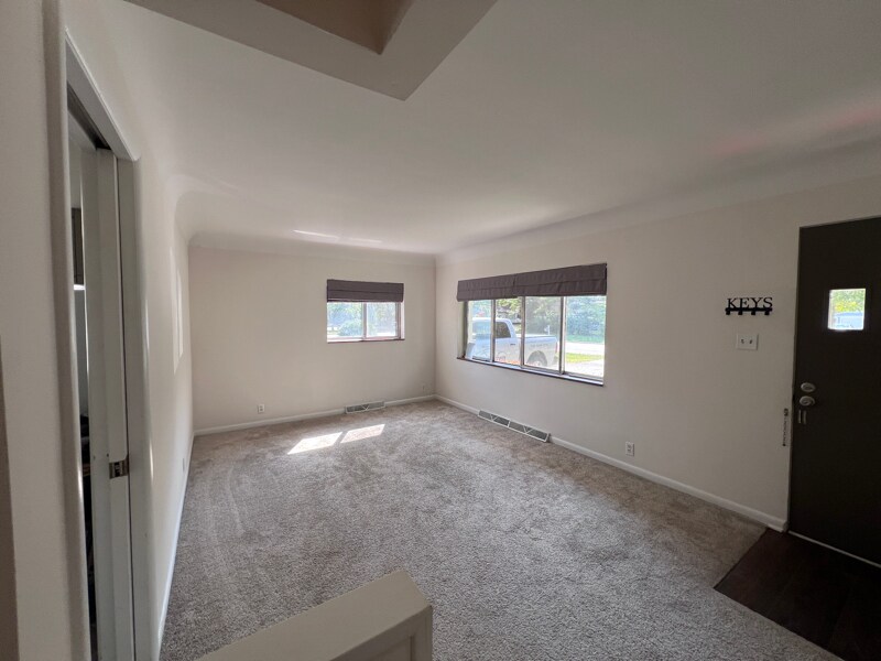 Building Photo - 3335 Springbrook St