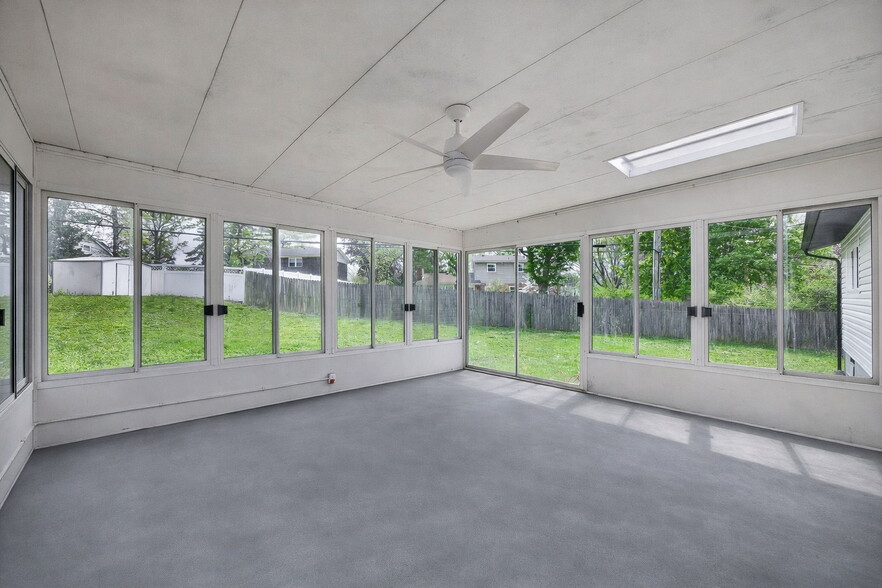 Patio (3/3) - 3200 Schaffner Dr