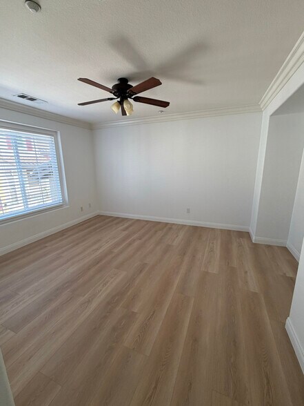 Building Photo - 10470 Hollingsworth Way