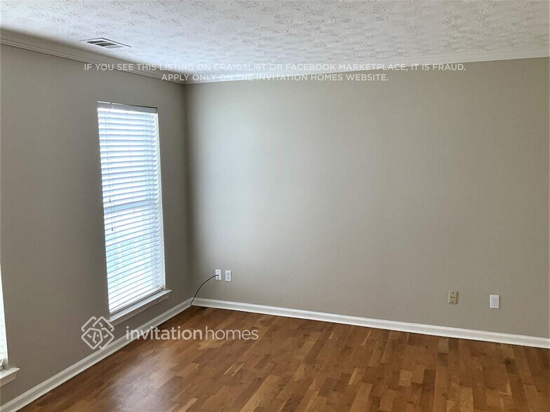 Building Photo - 1418 Fall River Dr