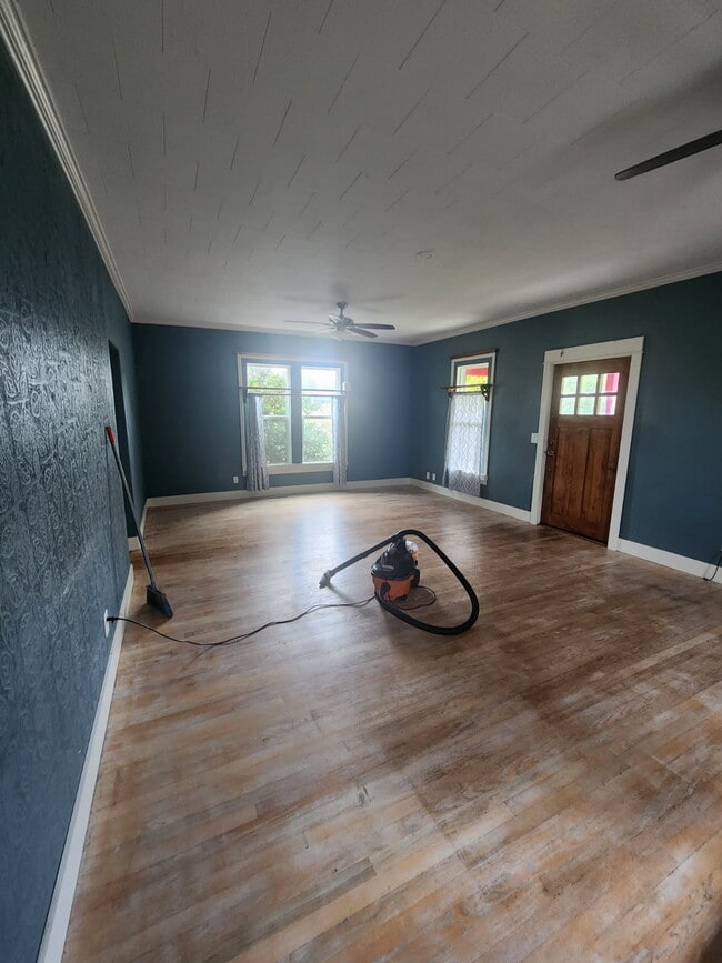 Building Photo - 1609 NE Waterfront St