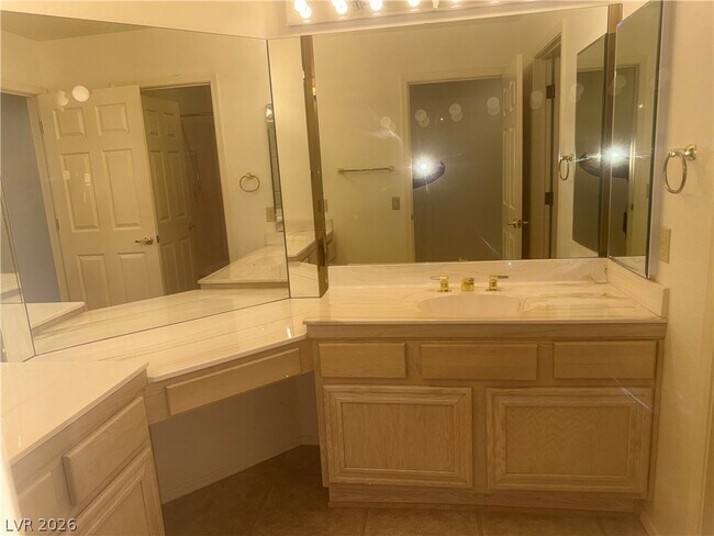 Building Photo - 8900 Kingsmill Dr