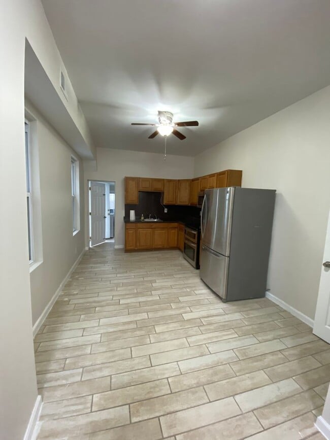 Building Photo - 3B1.5B Row House Available NOW in Fishtown