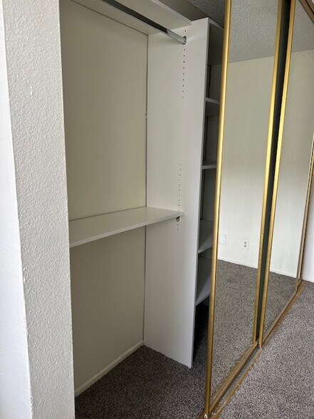 Building Photo - 10413 Western Ave