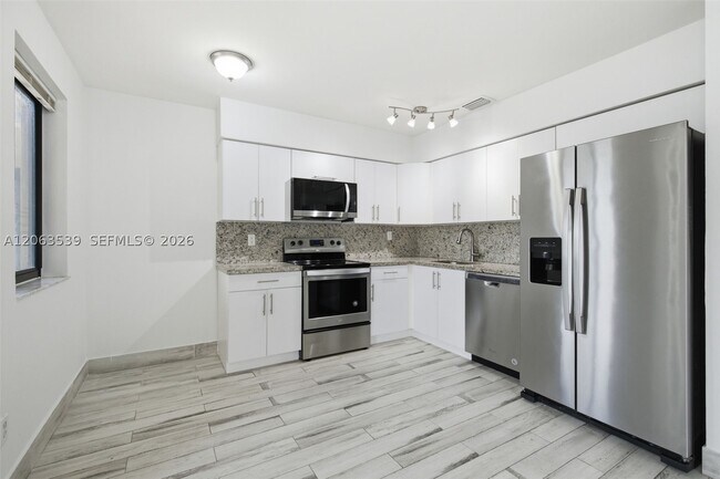 Building Photo - 2627 SW 29th Pl