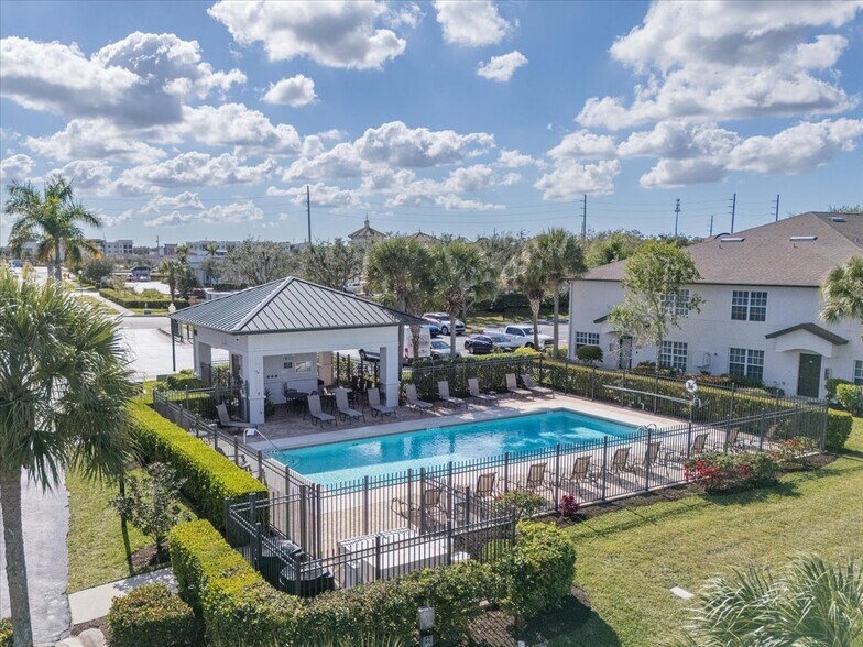 Building Photo - 9093 Gervais Cir