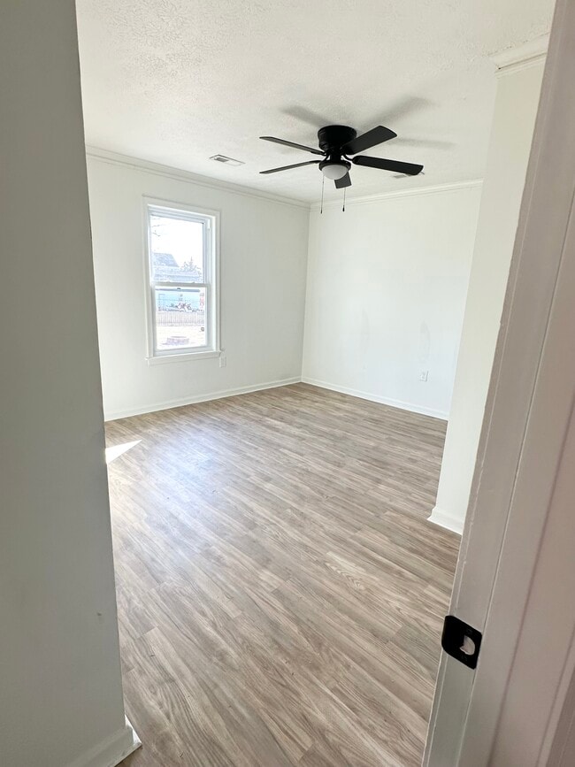 Building Photo - 208 Ridge Rd