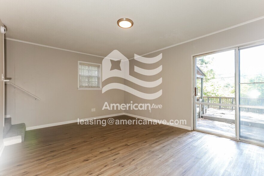 Building Photo - 2515 Montreal Dr