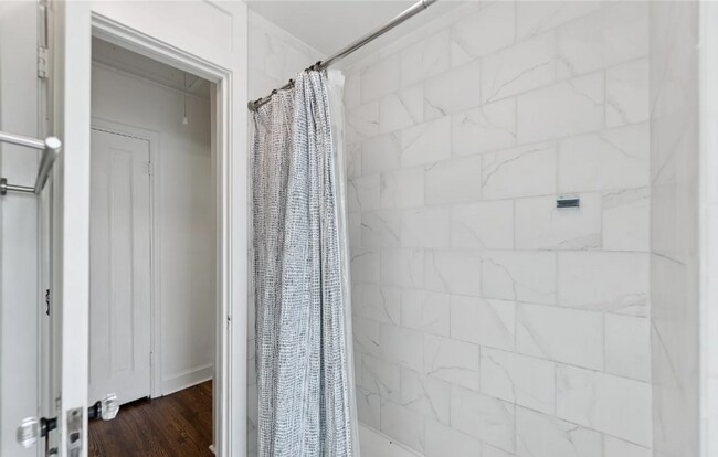 Building Photo - 2 Bed | 2 Bath Near TU!