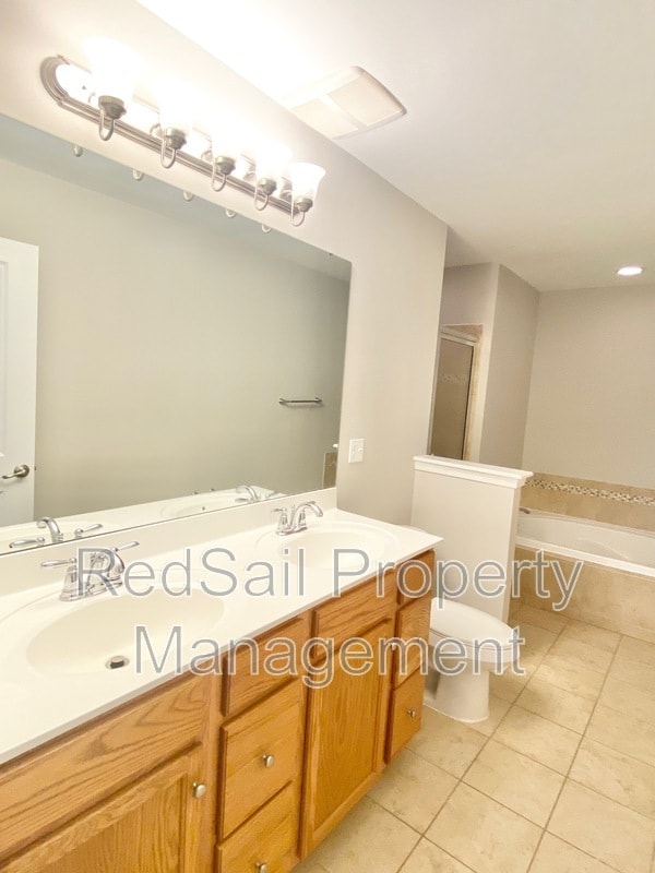 Building Photo - 107 Riva Ct
