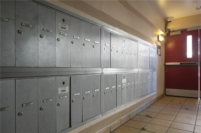 Building Photo - 711 W 26th St