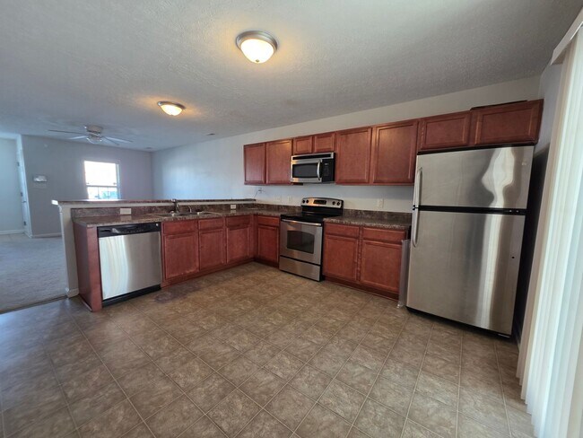 Building Photo - Charming Townhome Living in The Burroughs at Carolina Plantations!