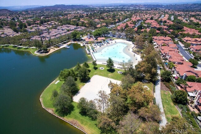 Building Photo - 205 Montana Del Lago Dr