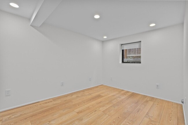 Building Photo - 4Bd/3Ba Seattle House