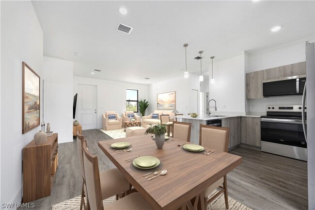 Building Photo - 1217 Cellini St E