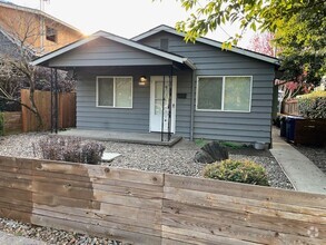 Building Photo - Convenient 3 bed 1bath one story- Alberta ...