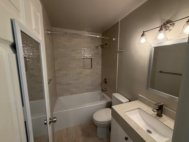 Building Photo - 130 Village Ct