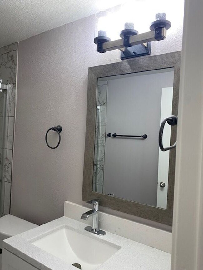 Building Photo - $2,350 Lovely Remodeled 3 Bedroom-2 bath-2...