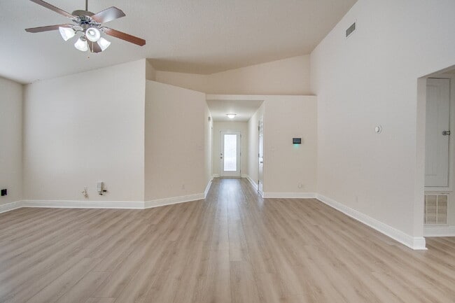 Building Photo - 3-Bedroom Home with Open Floor Plan, and Oversized Primary Suite