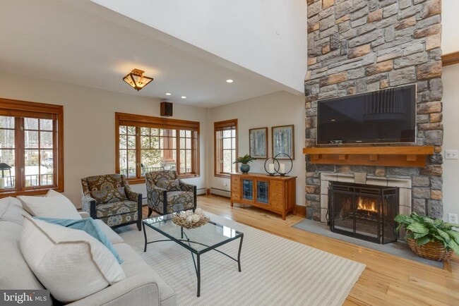 Building Photo - 1057 Vista Dr